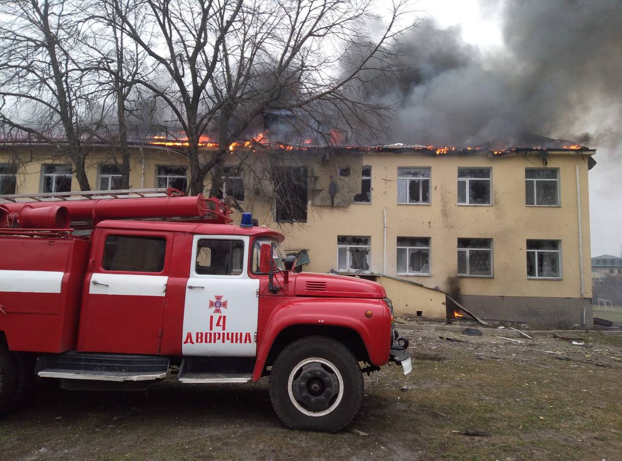Куп’янськ під обстрілами: пошкоджено промислову будівлю та ліцей