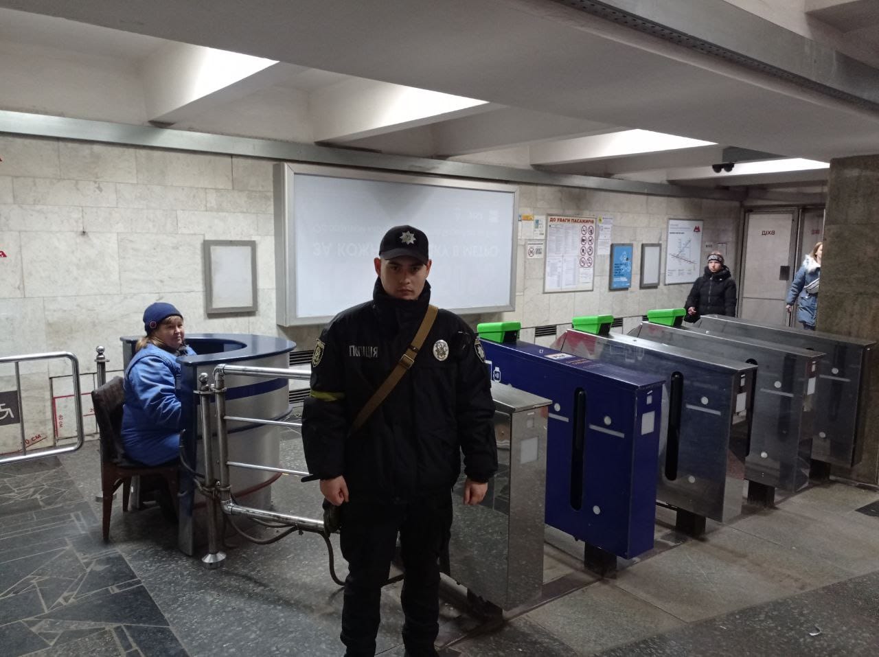 В харківському метро затримали двох чоловіків, які перебували у розшуку