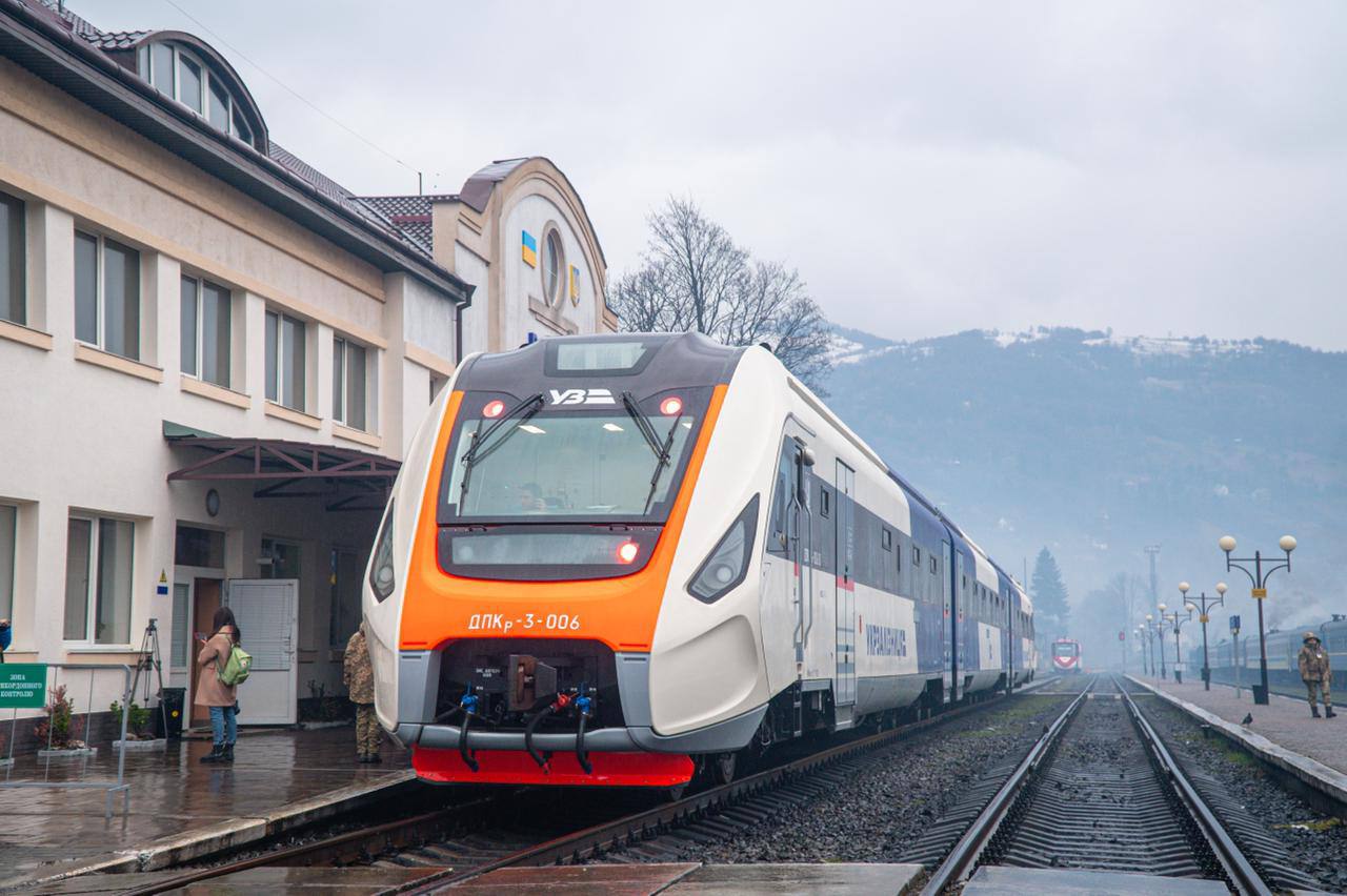Після 15 річної перерви оновлено залізничне сполучення між Україною та Румунією