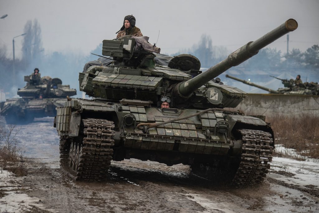Столтенберг: Україні потрібно “істотно більше” зброї, у війні настав переломний момент