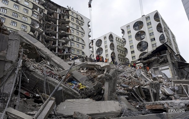 Турецький уряд знайшов 131 особу, відповідальну за обвалення будинків