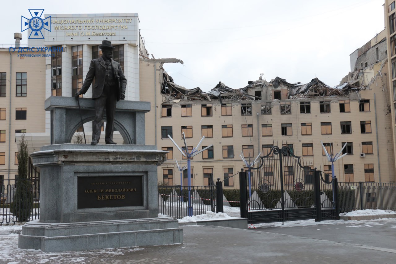 Демонтаж нестійких і аварійних конструкцій будівлі ХНУМГ ім. О.М.Бекетова