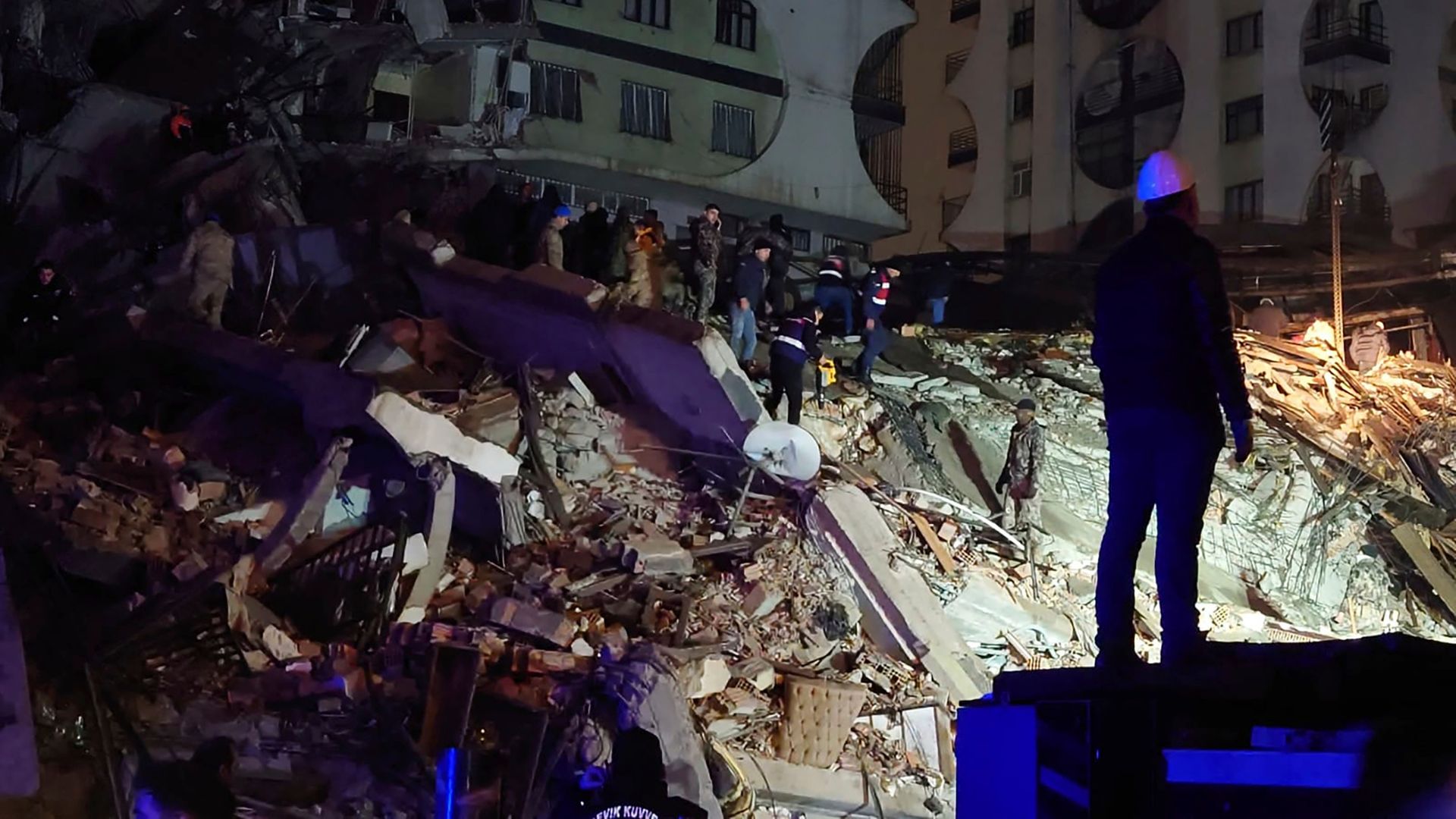 Землетрус у Туреччині: для пошуку українців, які могли постраждати, залучили спеціальну компанію