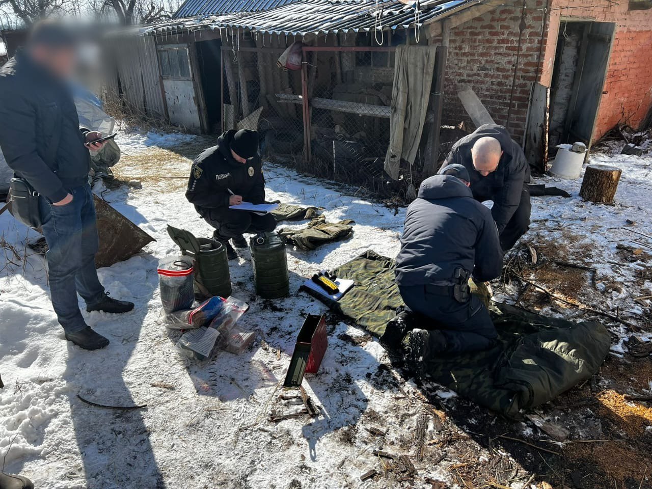 У мешканця Харківщини вдома знайшли гранатомет, набої та форму окупантів