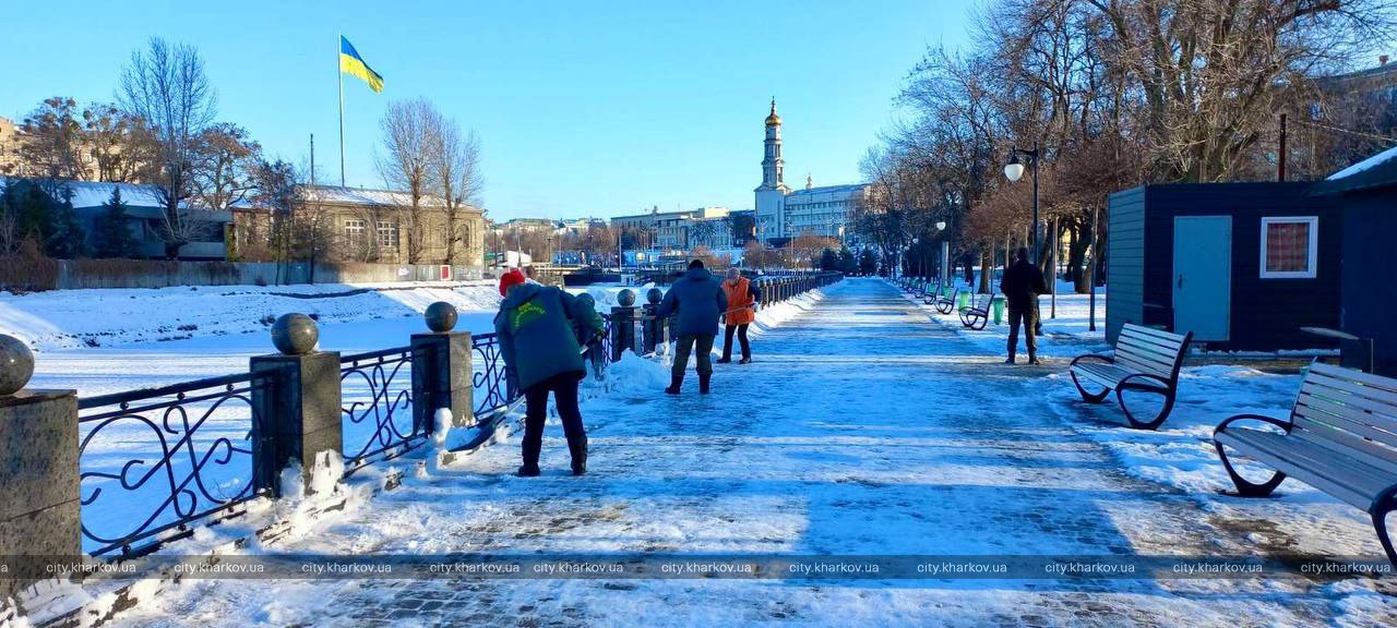 Сніг у Харкові прибирали 1700 комунальників