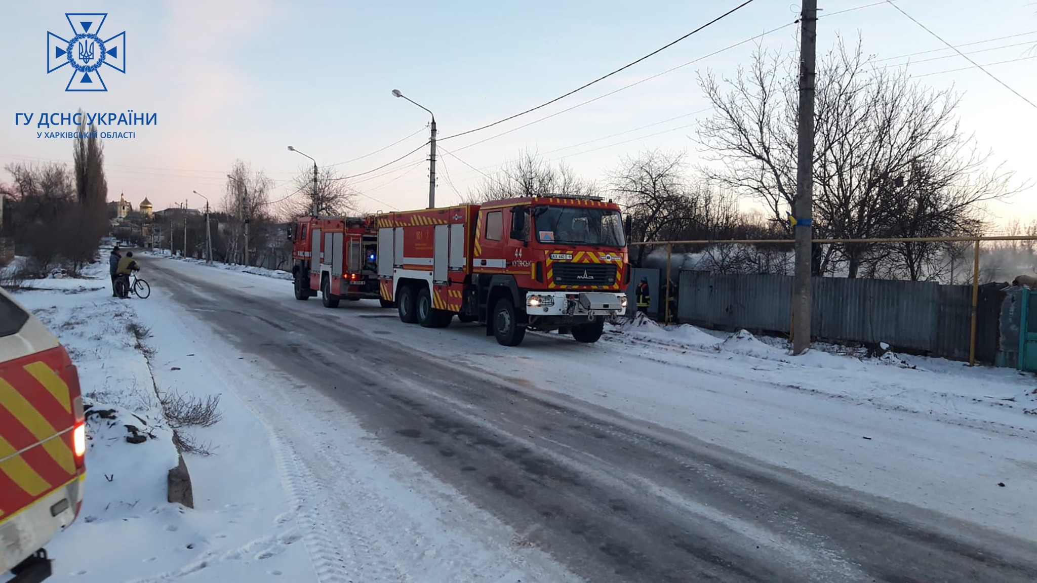 Волчанск обстреляли. Пожар в городе. Пожар дома. Волчанск Харьковская область.