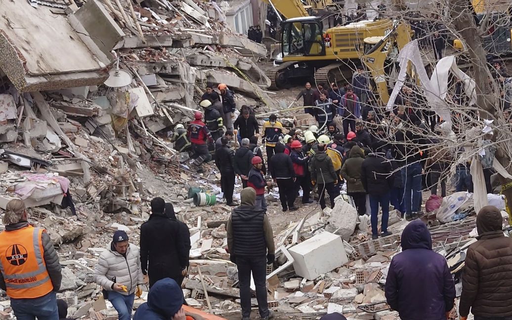 Кількість загиблих від землетрусів у Туреччині та Сирії перевищила 15,8 тисячі