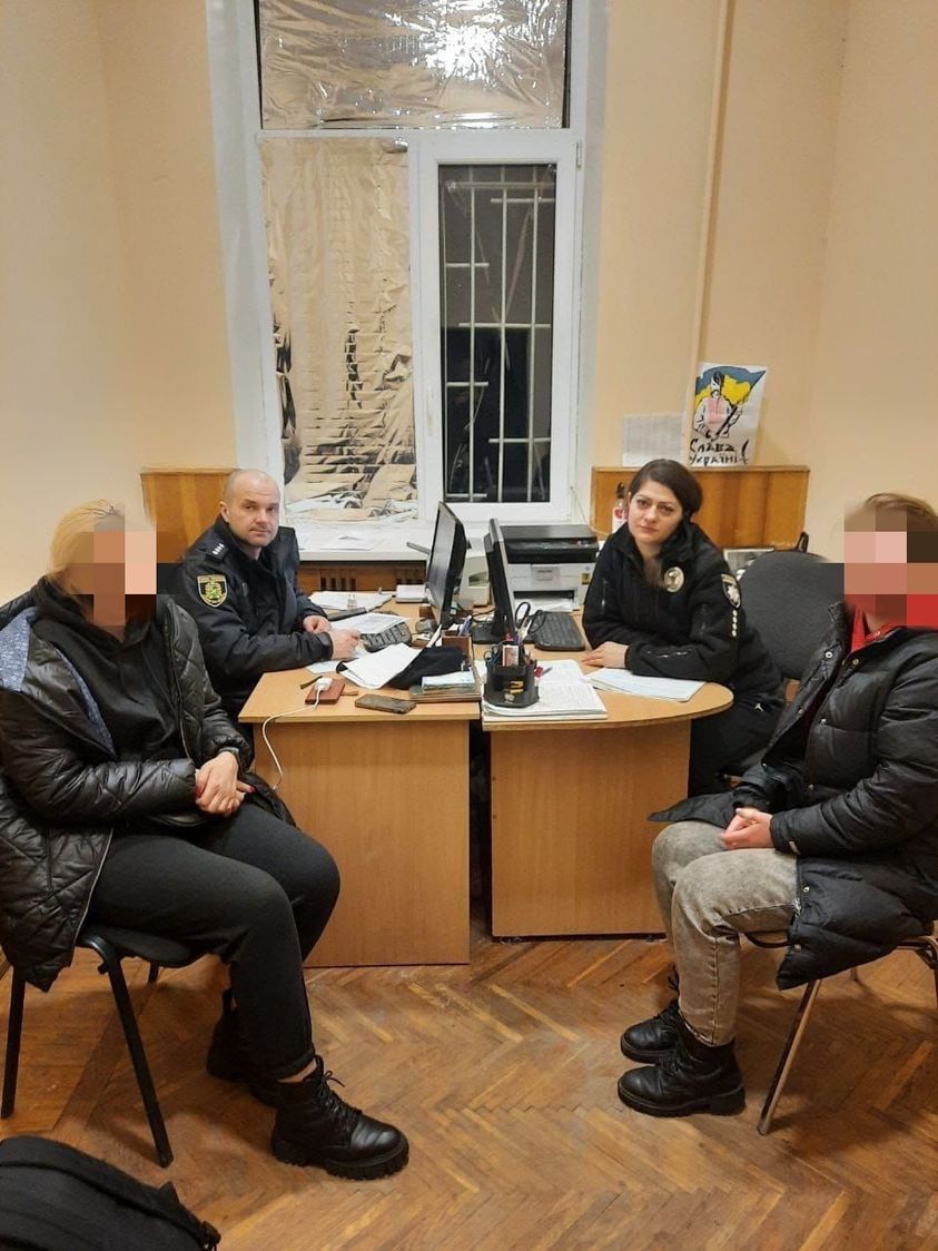 Поліцейські розшукали неповнолітню мешканку Новобаварського району