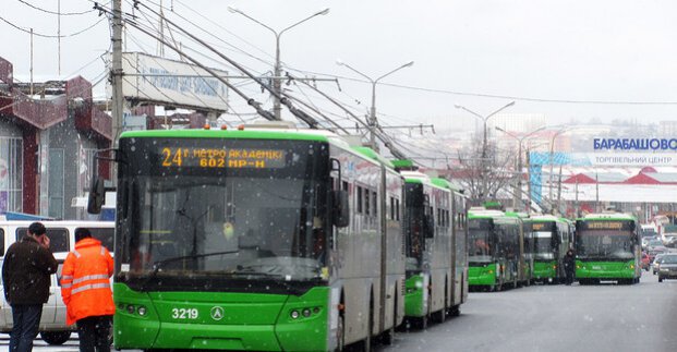 Біля метро «Академіка Барабашова» відновлюється рух громадського транспорту