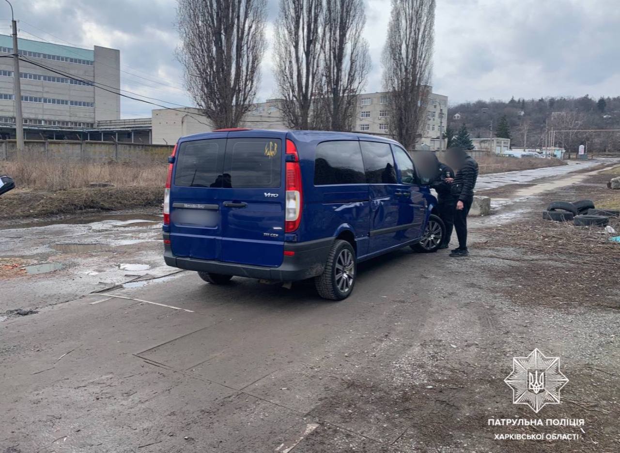 Харківські патрульні виявили авто, яке перебувало у розшуку, документи на машину мали ознаки підробки