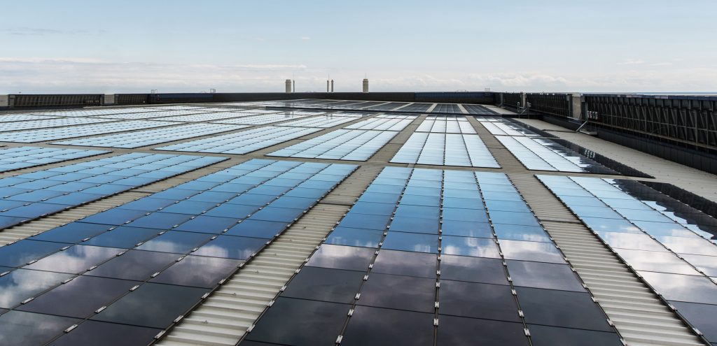ЄС передадуть Україні сонячні панелі, здатні покрити 11 тисяч кв. метрів дахів
