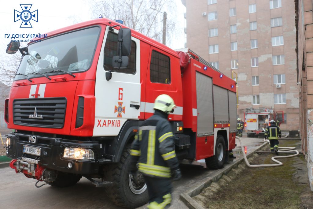 В Харкові під час пожежі у 9-поверхівці врятовано 10 людей