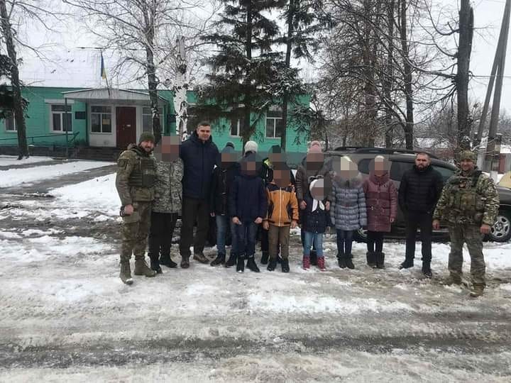 З прикордонного села на Харківщині евакуювали вихованців дитячого будинку