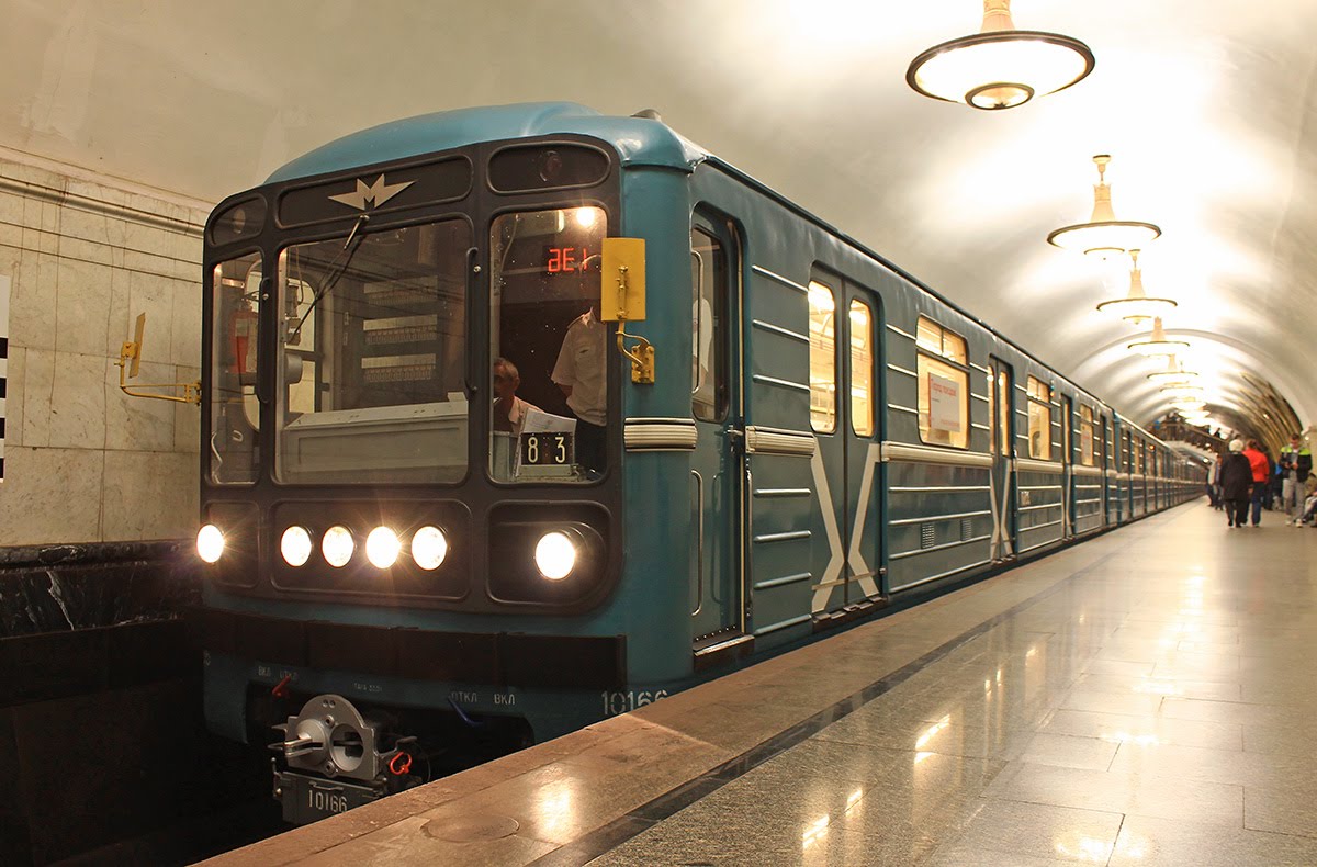 Рух потягів у Харківському метрополітені припинений