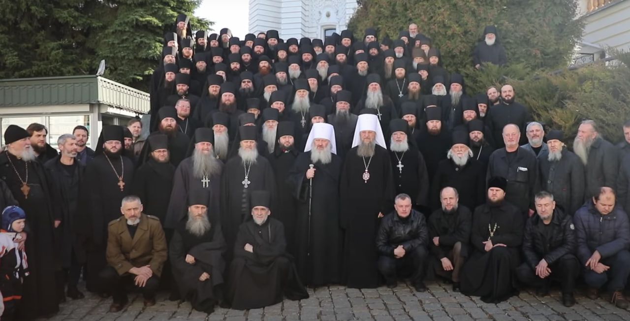 “Молилися за Зеленського”: УПЦ МП благає залишитися у Києво-Печерській лаврі