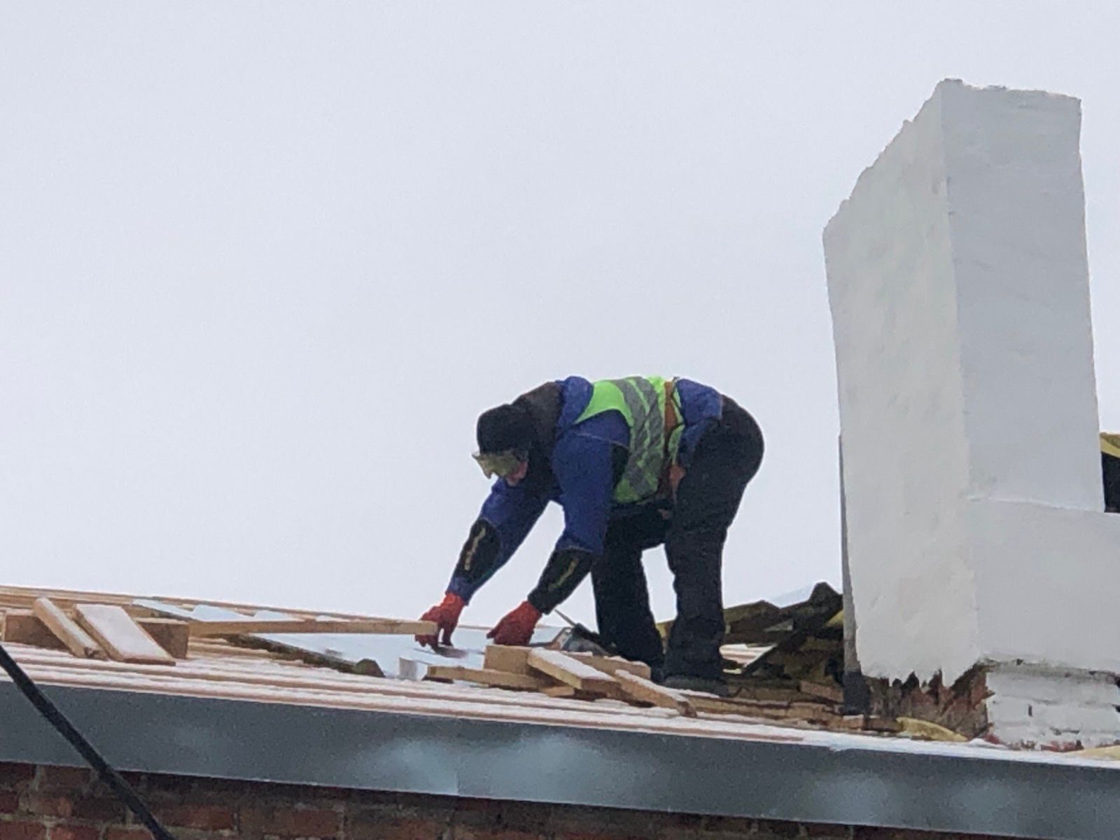 У Харкові тривають роботи з відновлення пошкоджених будинків