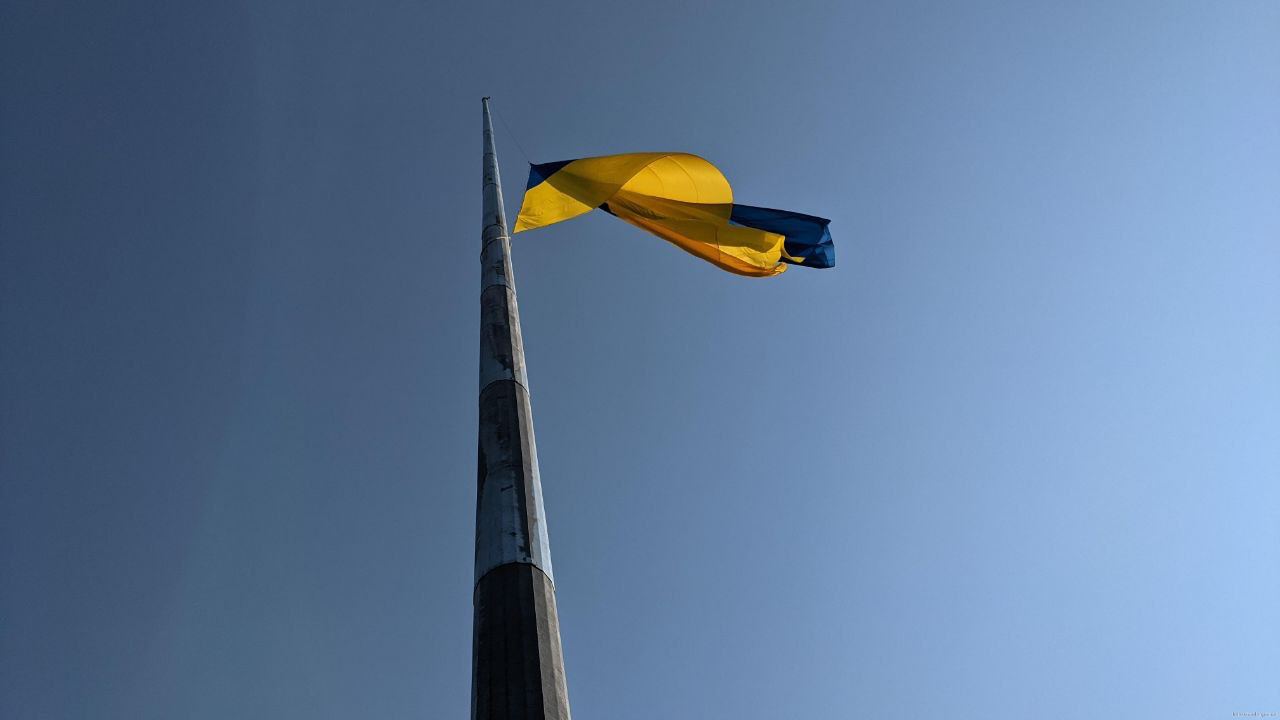 У Харкові проводять заміну полотнища Державного прапора