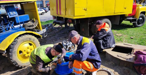 У Харкові, на вулиці Конотопській, робітники відремонтували водовід