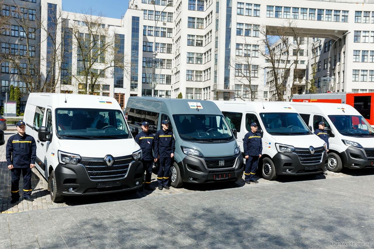 Харківські рятувальники отримали нові мікроавтобуси з Німеччини