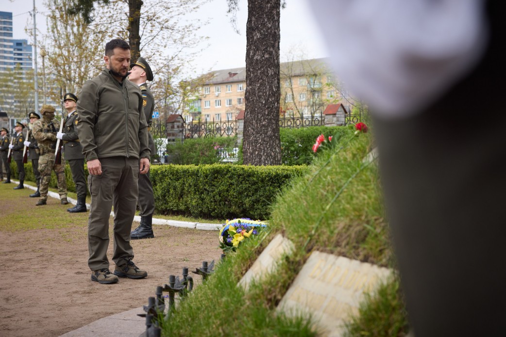 Президент Зеленський вшанував пам’ять загиблих у Чорнобильській катастрофі