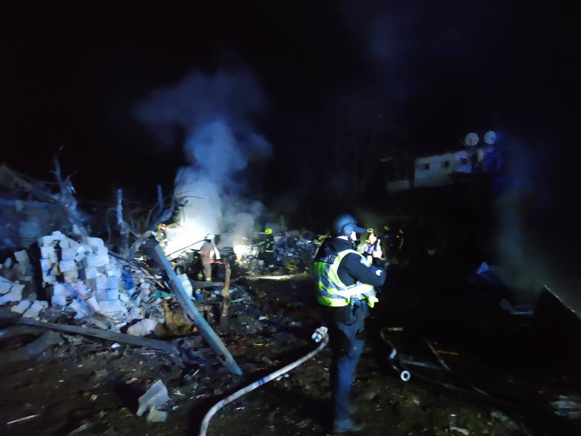 Пошкоджено теплиці овочевої фабрики та приватні будинки під Харковом: ХОВА про наслідки нічної атаки