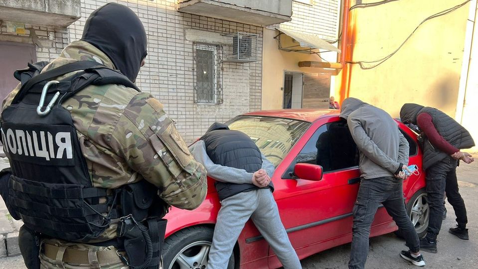 Кіберполіція Харківщини викрила учасників двох злочинних угруповань у привласненні майже 2 мільйонів гривень