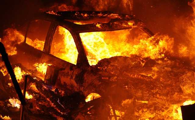 У Харкові загорілась автівка «Renault Duster»