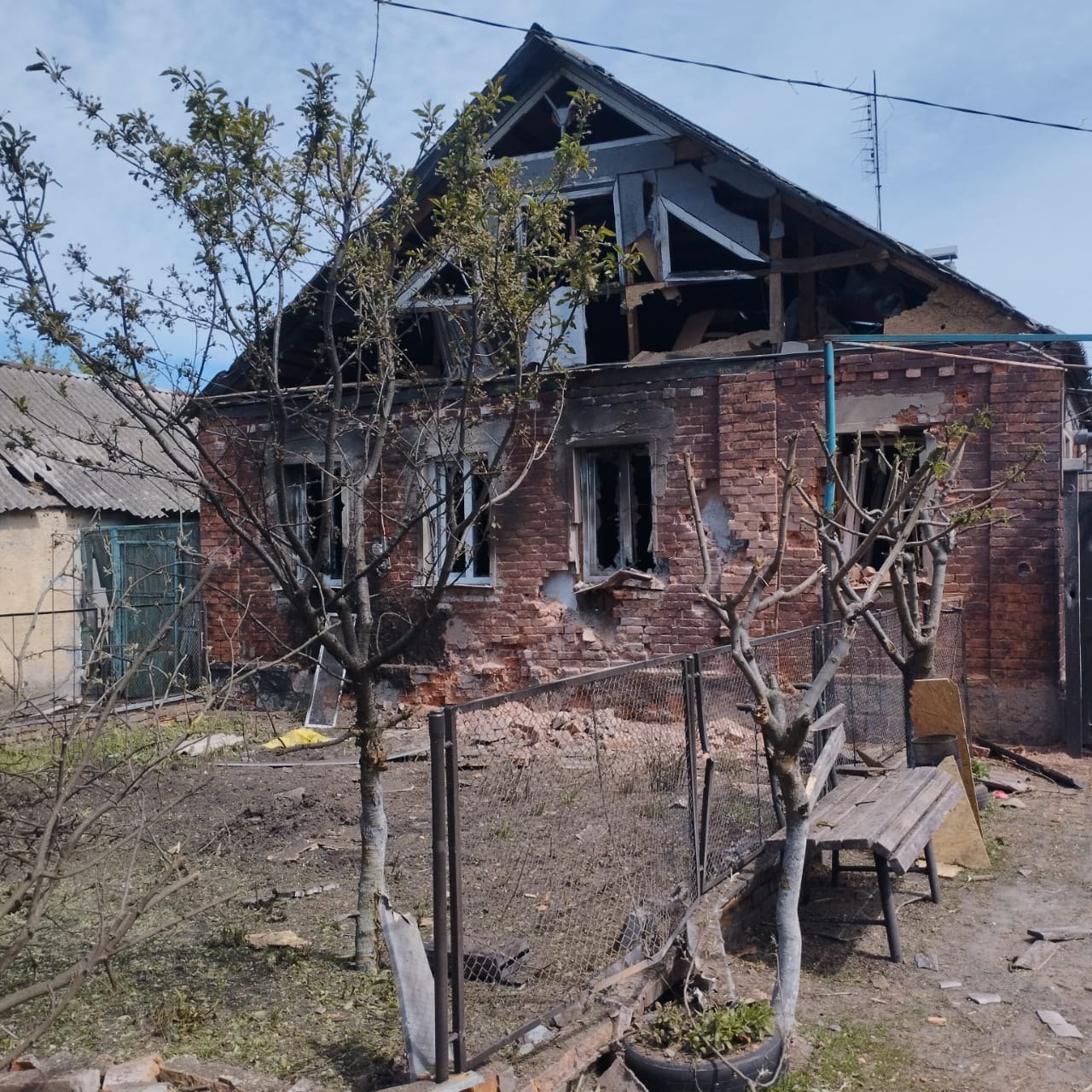 Правоохоронці показали наслідки обстрілів Харківщини, під час яких 8 цивільних отримали поранення