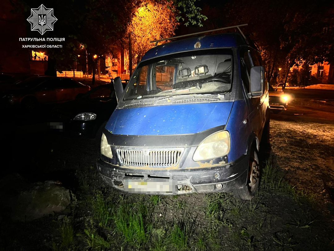 Харківські патрульні знайшли кинуту «Газель»: автівка числилась в угоні