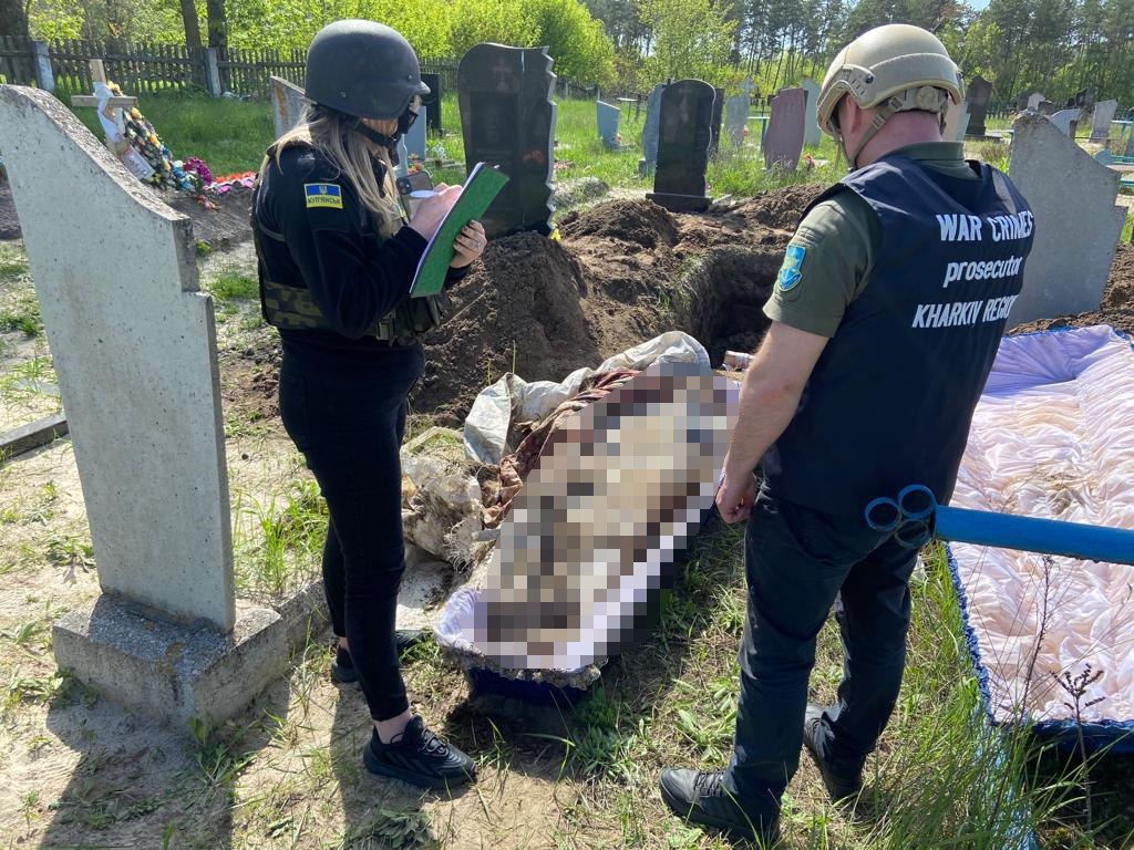 На Харківщині слідчі вилучили тіла чоловіка та жінки