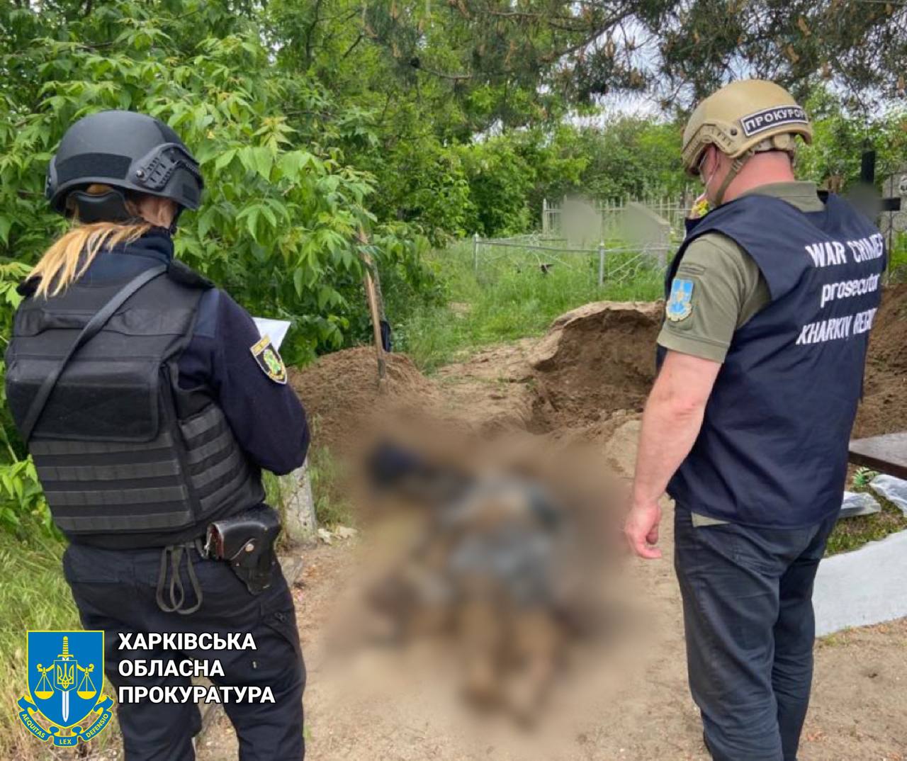 На Харківщині правоохоронці ексгумували тіло мирного мешканця