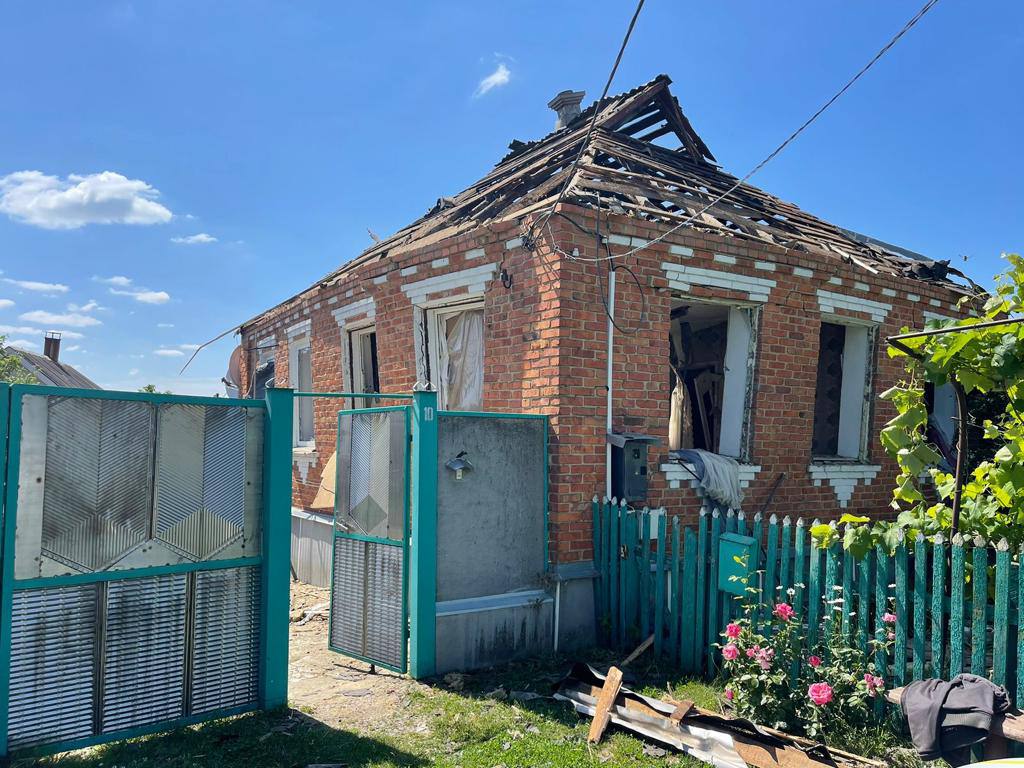 Пошкоджені приватні будинки та пожежі: наслідки обстрілів Харківщини за добу