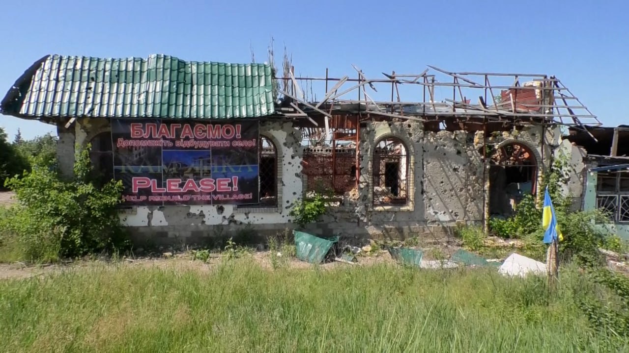 Без електрики люди повертатися не поспішають: як відновлюється село Кам’янка на Харківщині