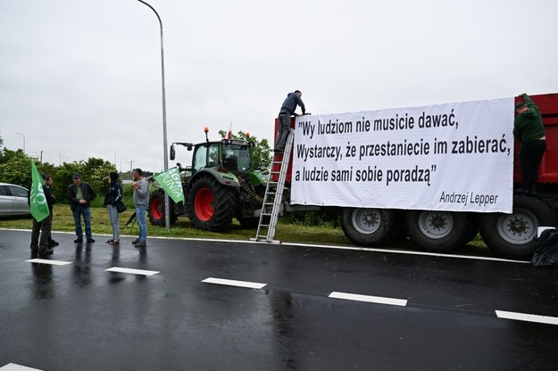 Протест польських фермерів: на одному з пунктів пропуску заблоковано рух вантажівок з України