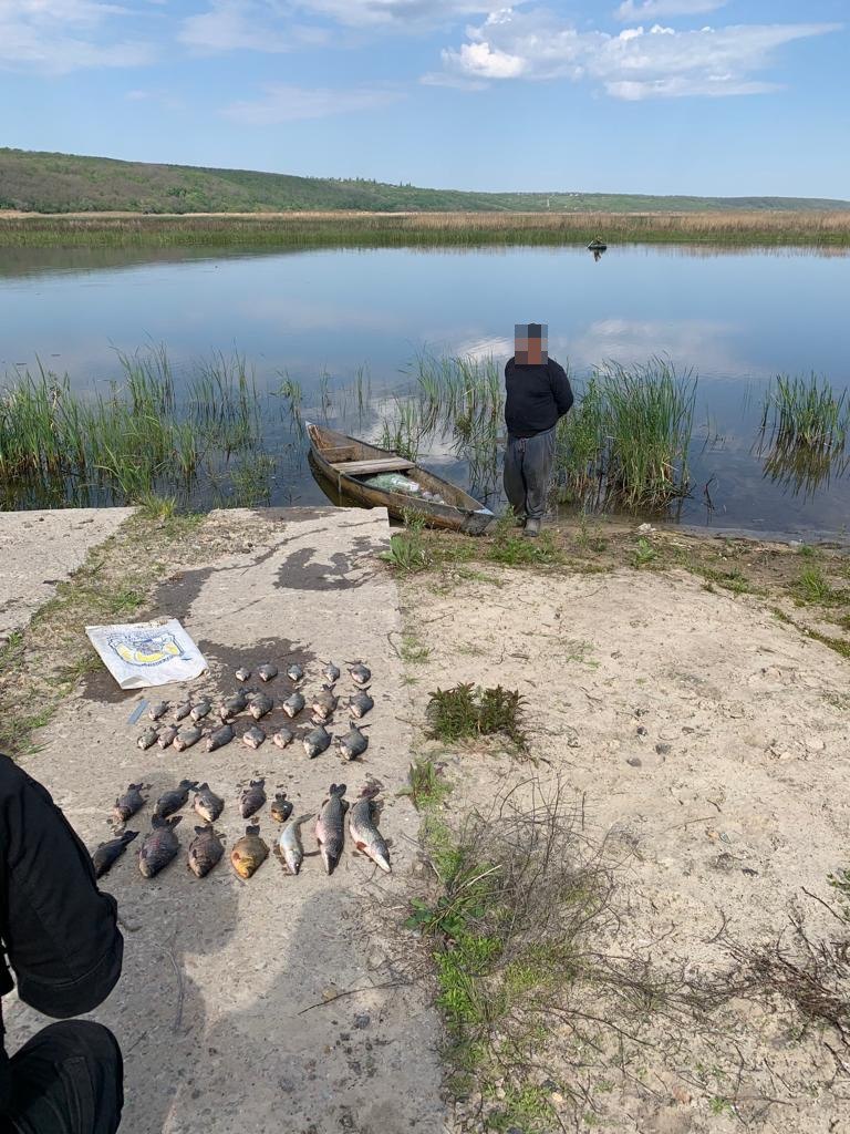 На Харківщині чоловік незаконно виловлював рибу