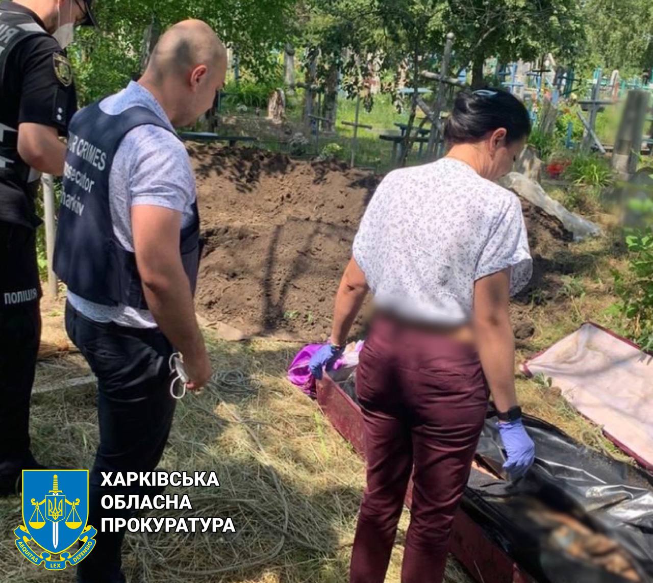 На Харківщині слідчі вилучили труп жертви, яку розстріляли окупанти
