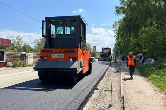 У межах селища Бабаї ремонтують дорогу