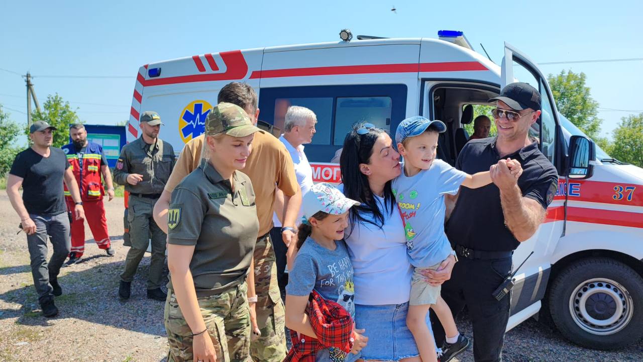 В Україну повернули двох депортованих дітей