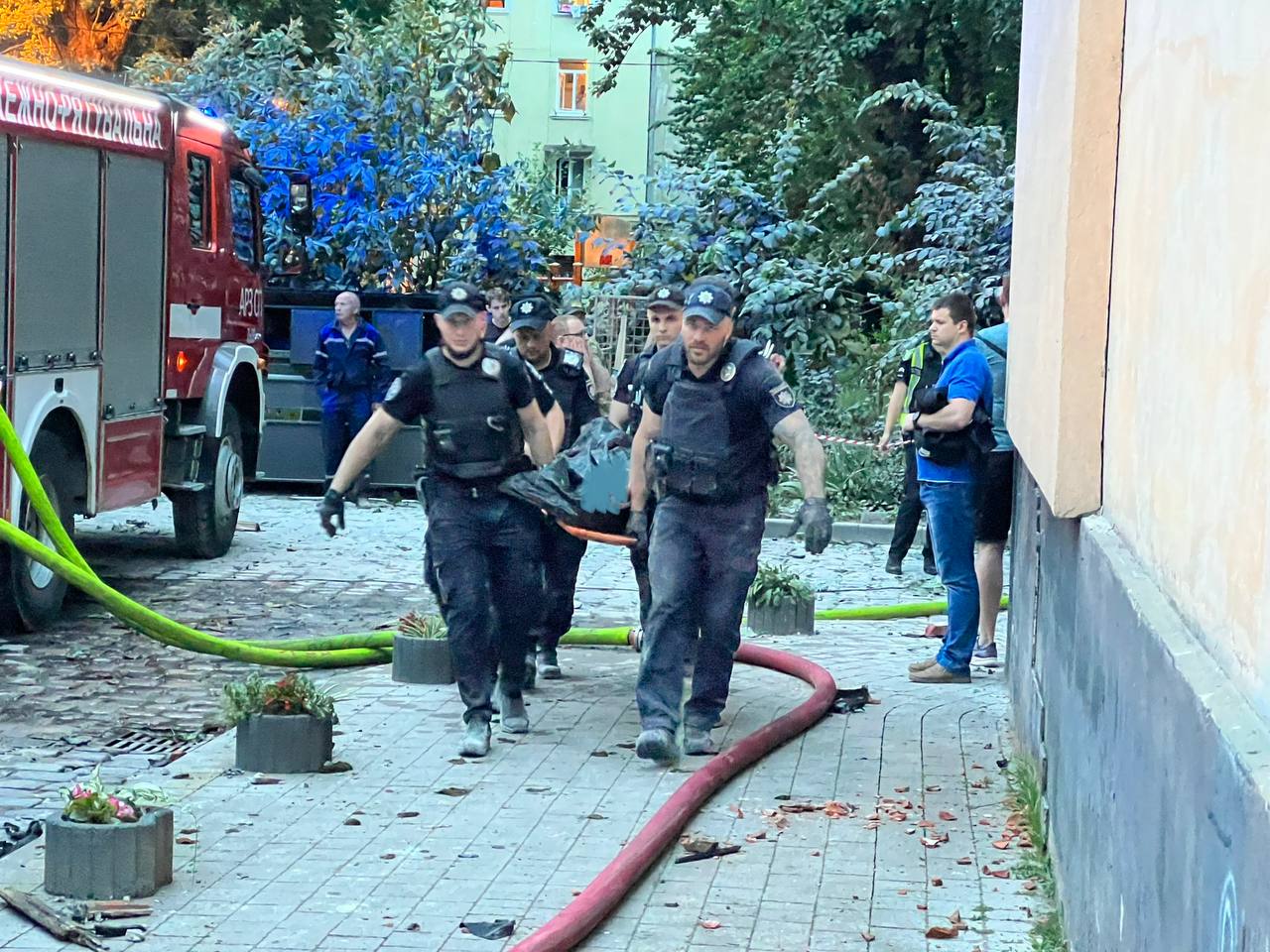 Удар «Калібрами» по Львову: є загиблі та поранені, на місці працює ДСНС