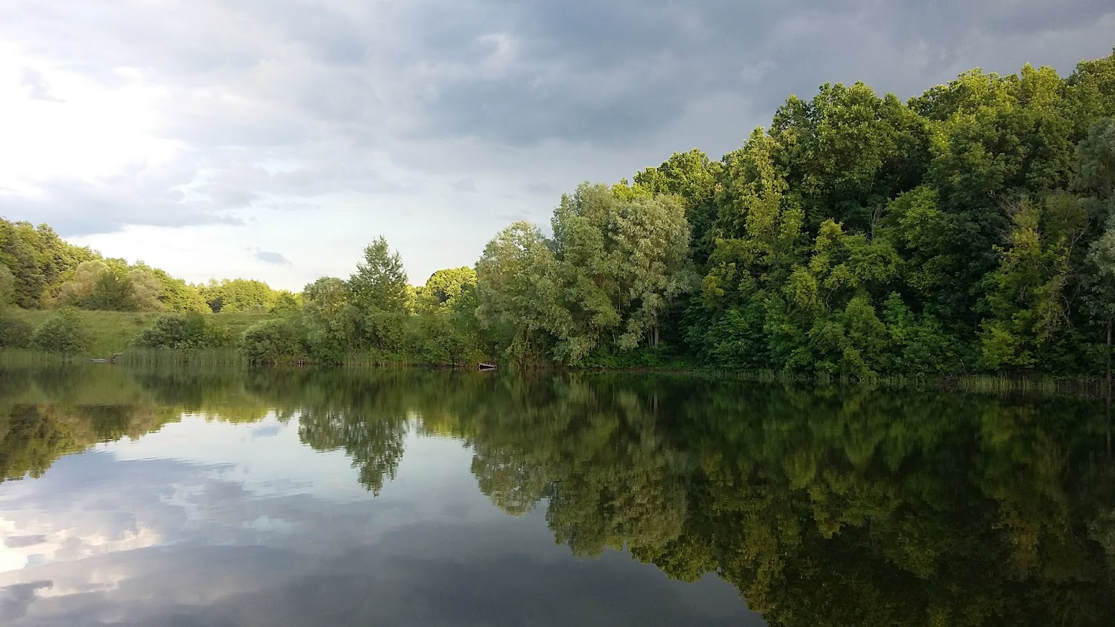 Прокуратура вимагає від приватного підприємства звільнити одне з найбільших водосховищ на Харківщині