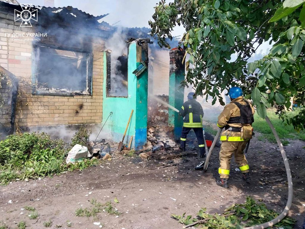 У прифронтовому селі Ізюмського району через обстріли горіли будинки та господарчі споруди
