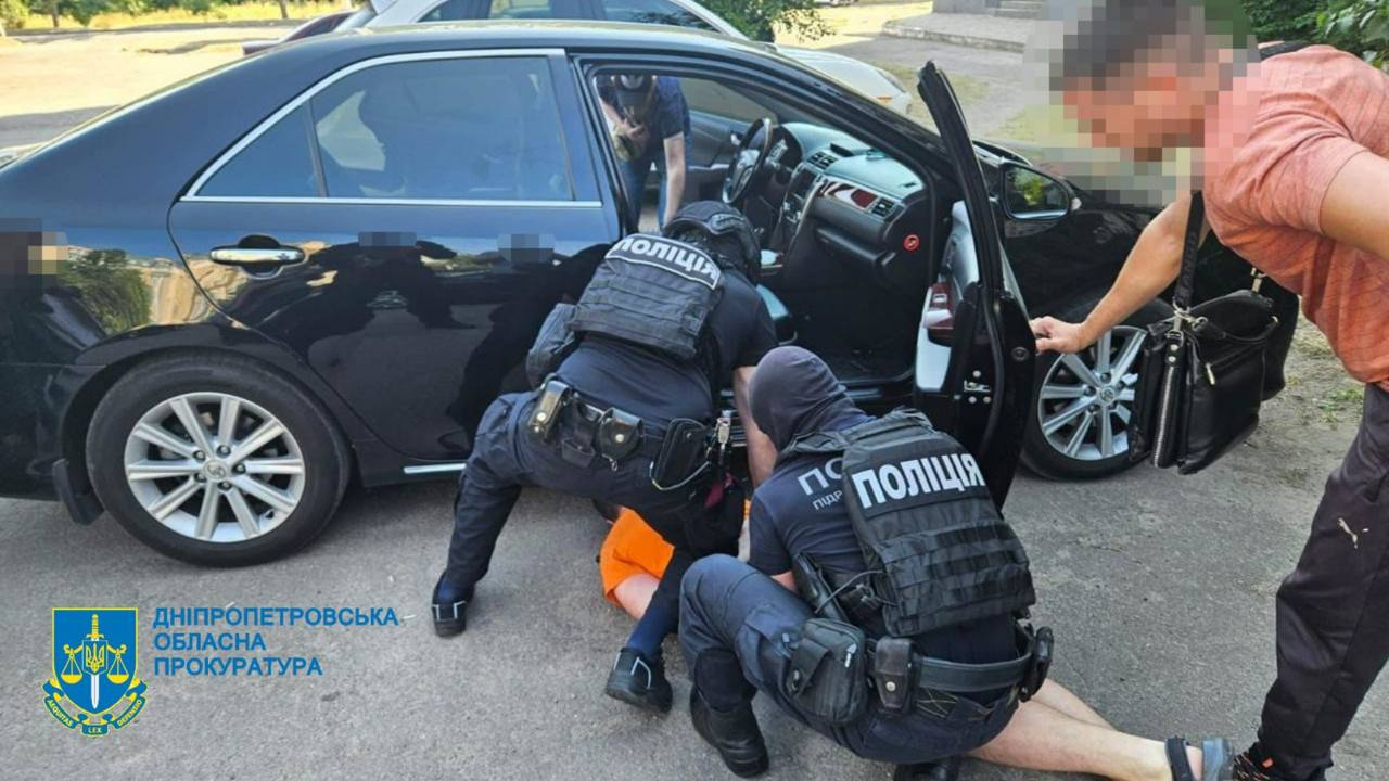Через онлайн-банкінг по всій Україні ошукували волонтерів: на Дніпропетровщині викрито злочинну групу