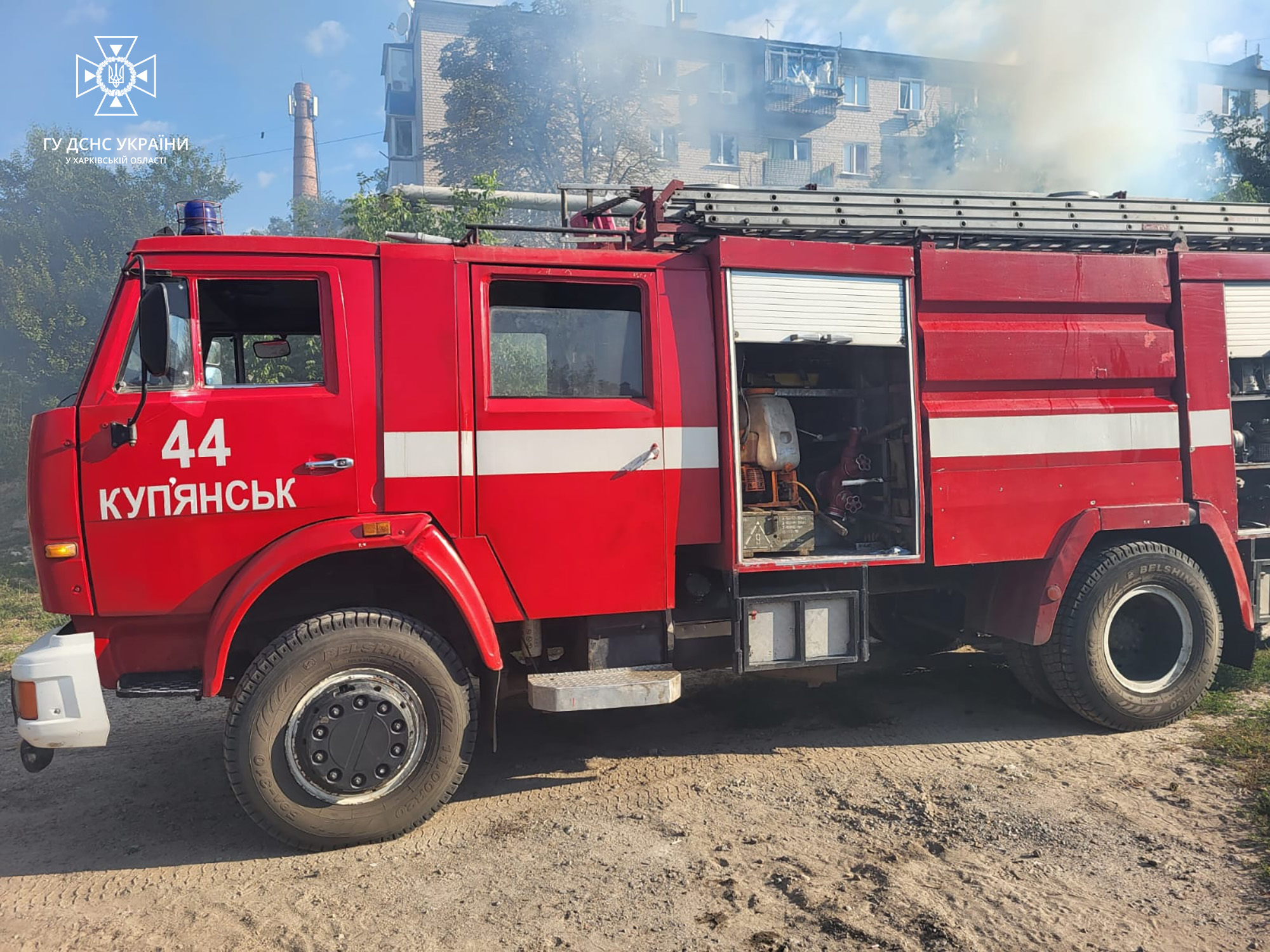 Наслідки обстрілів житлового сектору Куп’янська: рятувальники працюють під загрозою повторних обстрілів