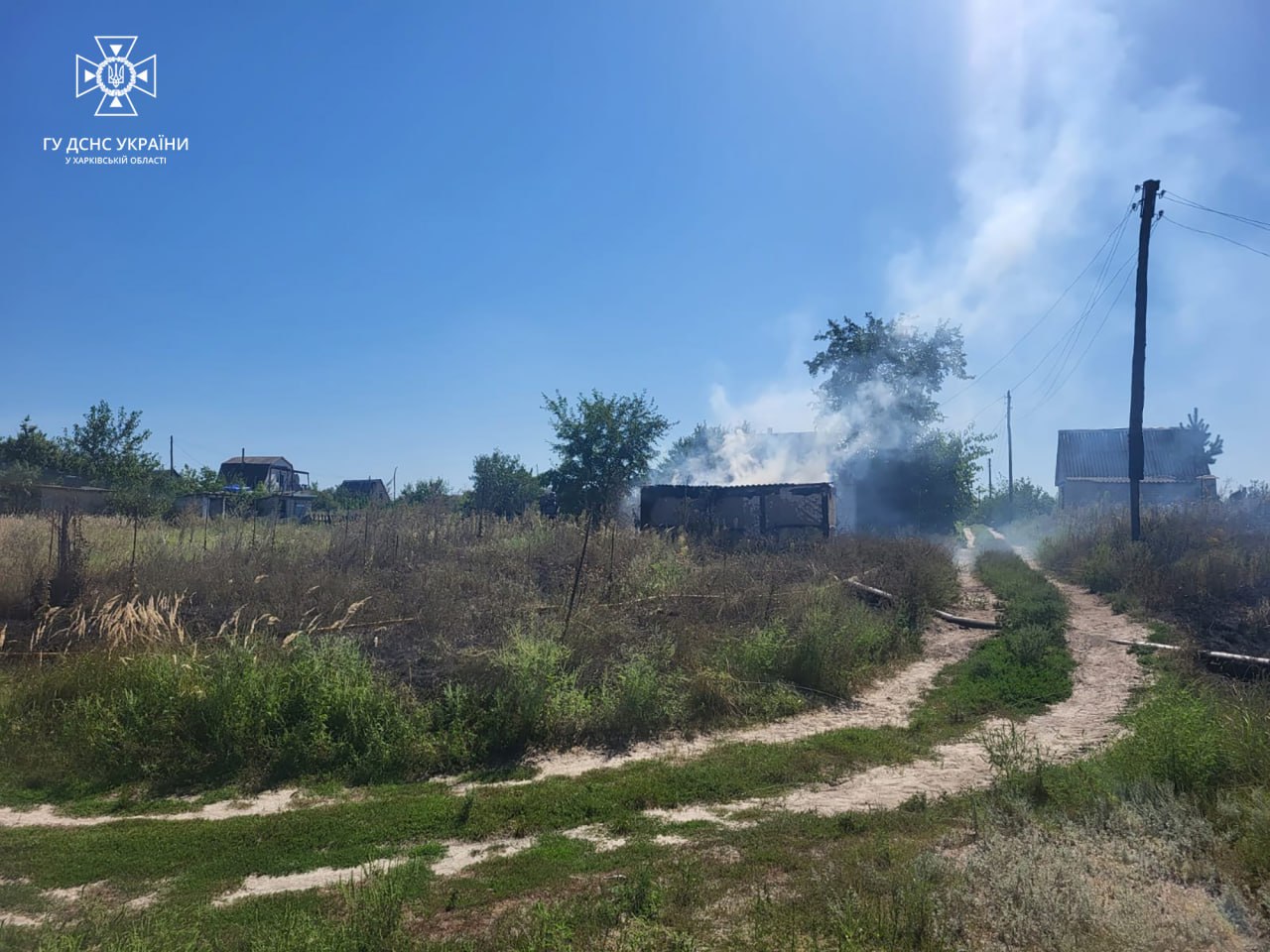 Куп’янський район: рятувальники ліквідували дві пожежі після обстрілів