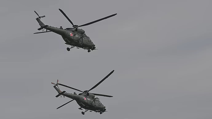 Польща перекинула до кордону з Білоруссю ударні гелікоптери