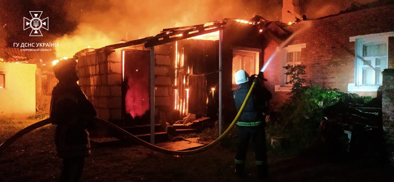 Пожежі, пошкоджені будинки, одна людина в лікарні: ситуація на Харківщині за добу