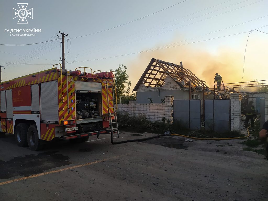 Наслідки обстрілів Богодухівського та Куп’янського районів: пошкоджені будинки, виникли пожежі