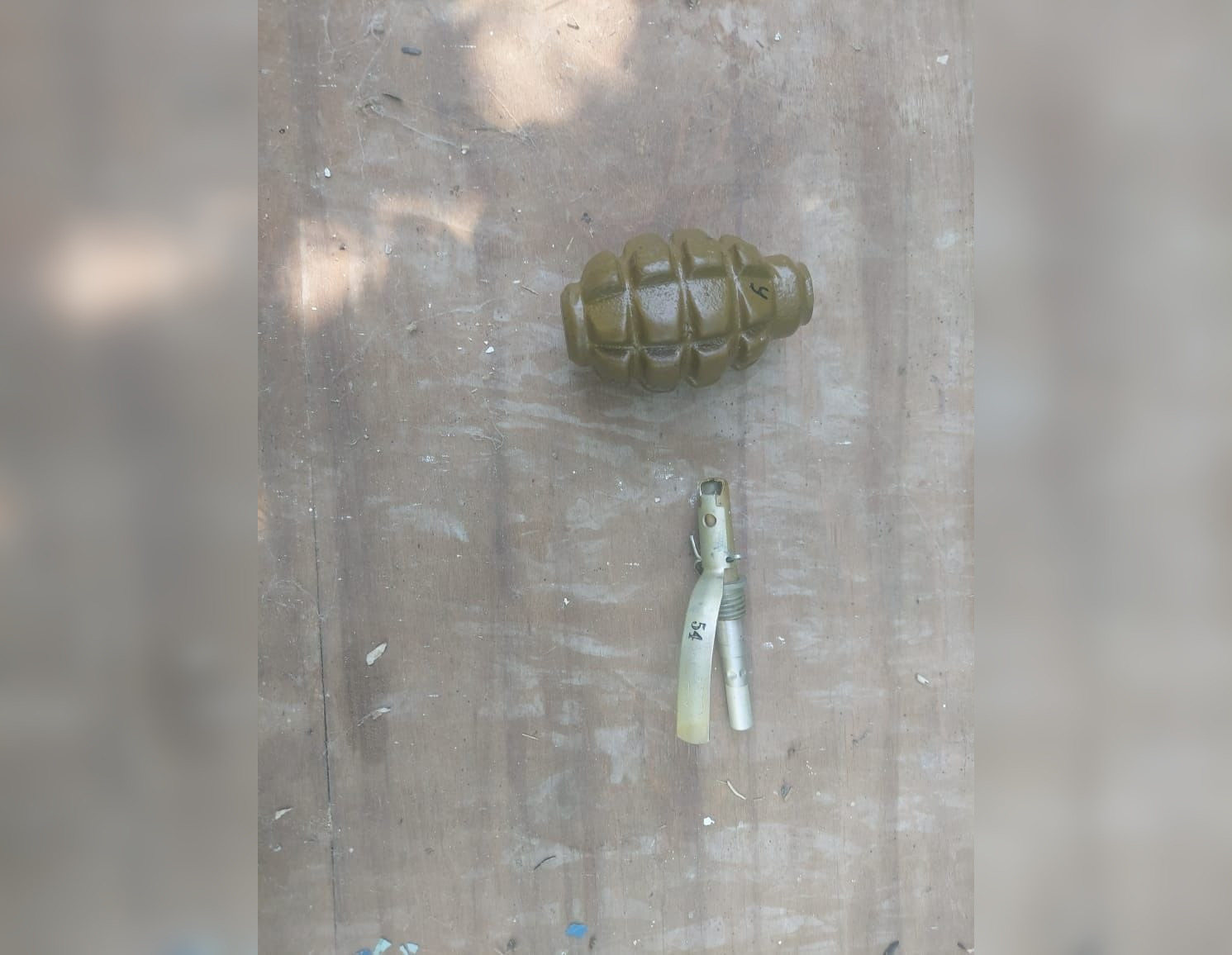 Закинув бойову гранату «РГД-5» за комірець жінці:  вибух в селі Лебʼяже