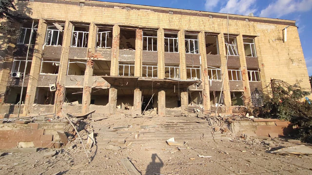 Куп’янськ атаковано керованою авіабомбою ФАБ-250, пошкоджено будівлю міськради