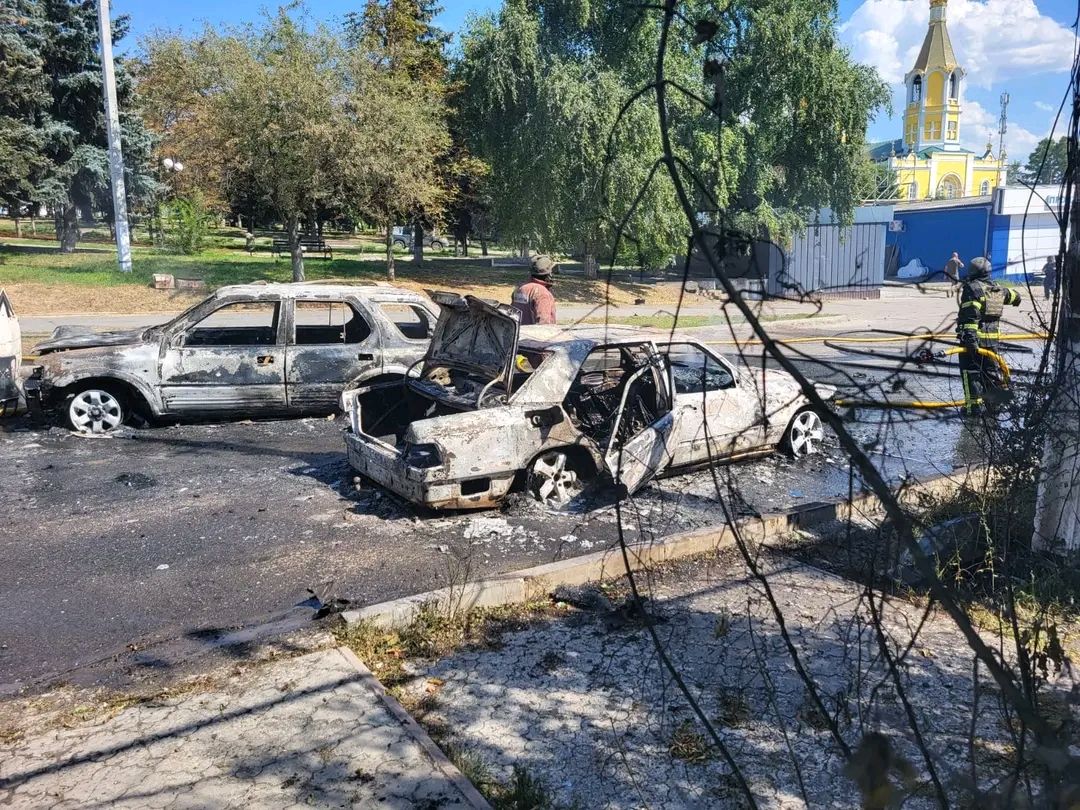 Вдень 20 серпня рф обстріляла  середмістя Куп’янська:  сталися пожежі, є травмовані